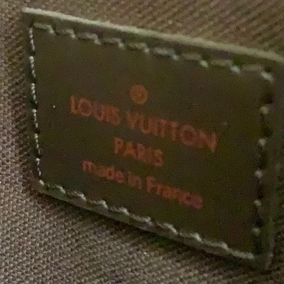 *** SOLD *** Authentic Louis Vuitton Damier Bosphore - Picture 10 of 13